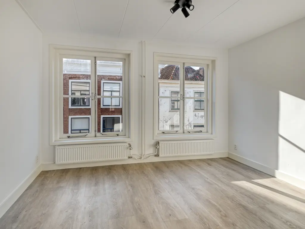 Hogewoerd 102C, Leiden