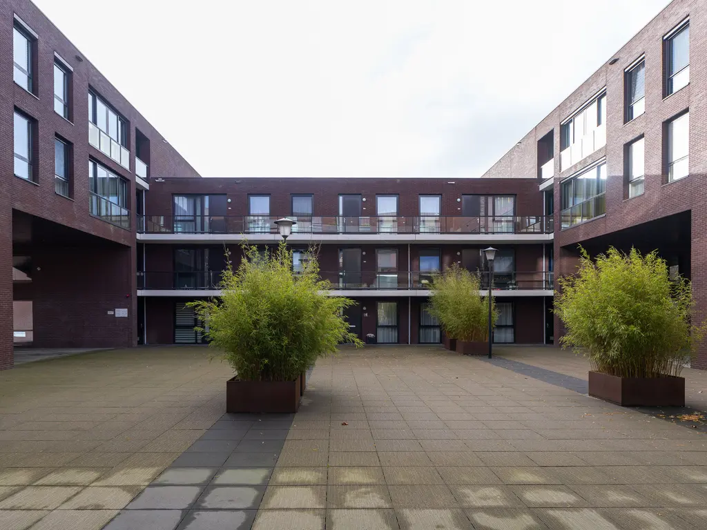 IJsvogel 23, BLOKKER