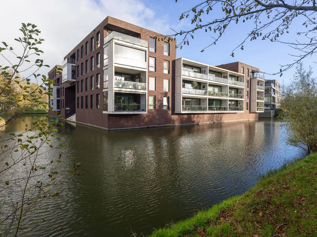 IJsvogel 23, BLOKKER