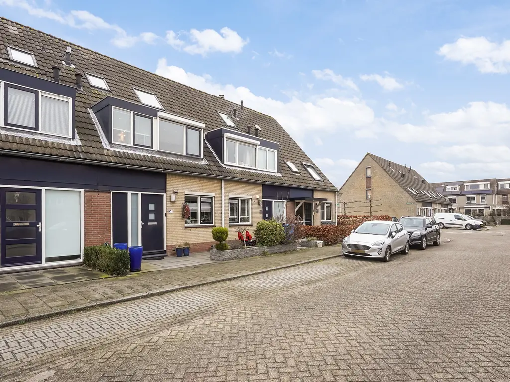 Lisdodde 13, MAASLAND