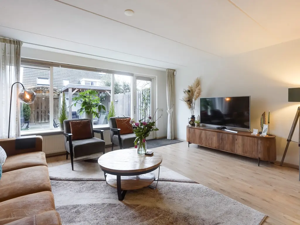 Lisdodde 13, MAASLAND