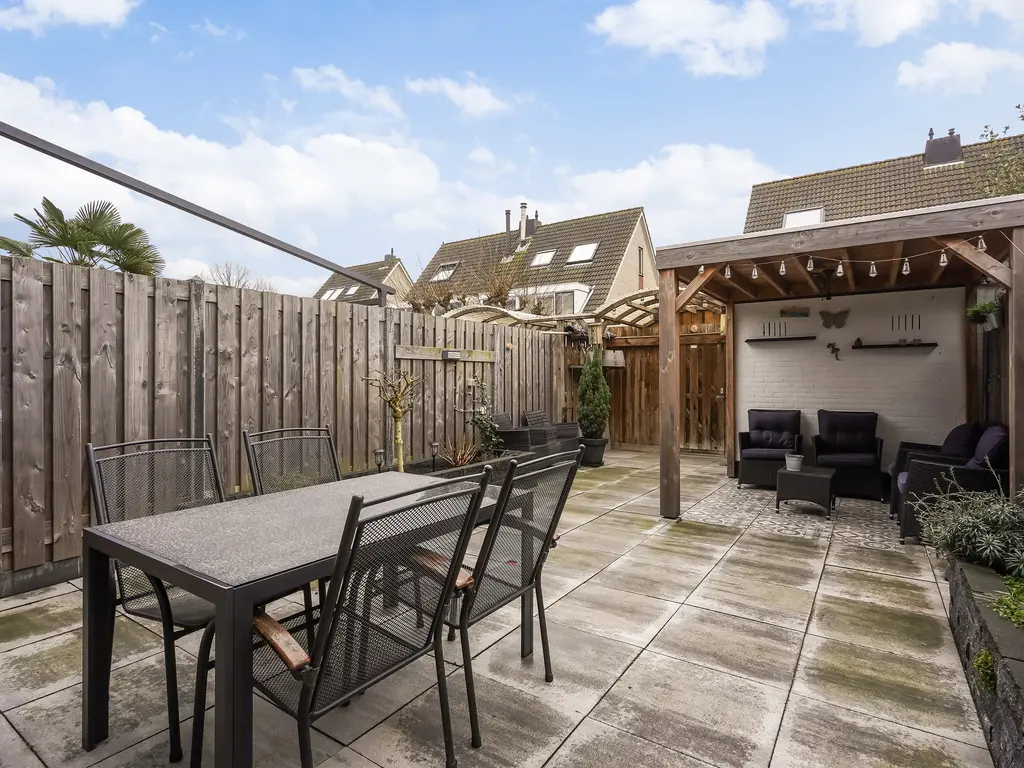 Lisdodde 13, MAASLAND