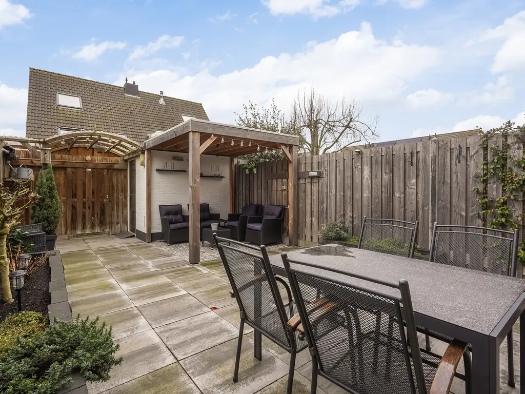 Lisdodde 13, MAASLAND