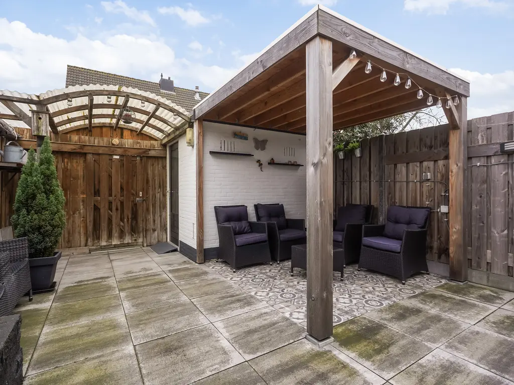 Lisdodde 13, MAASLAND