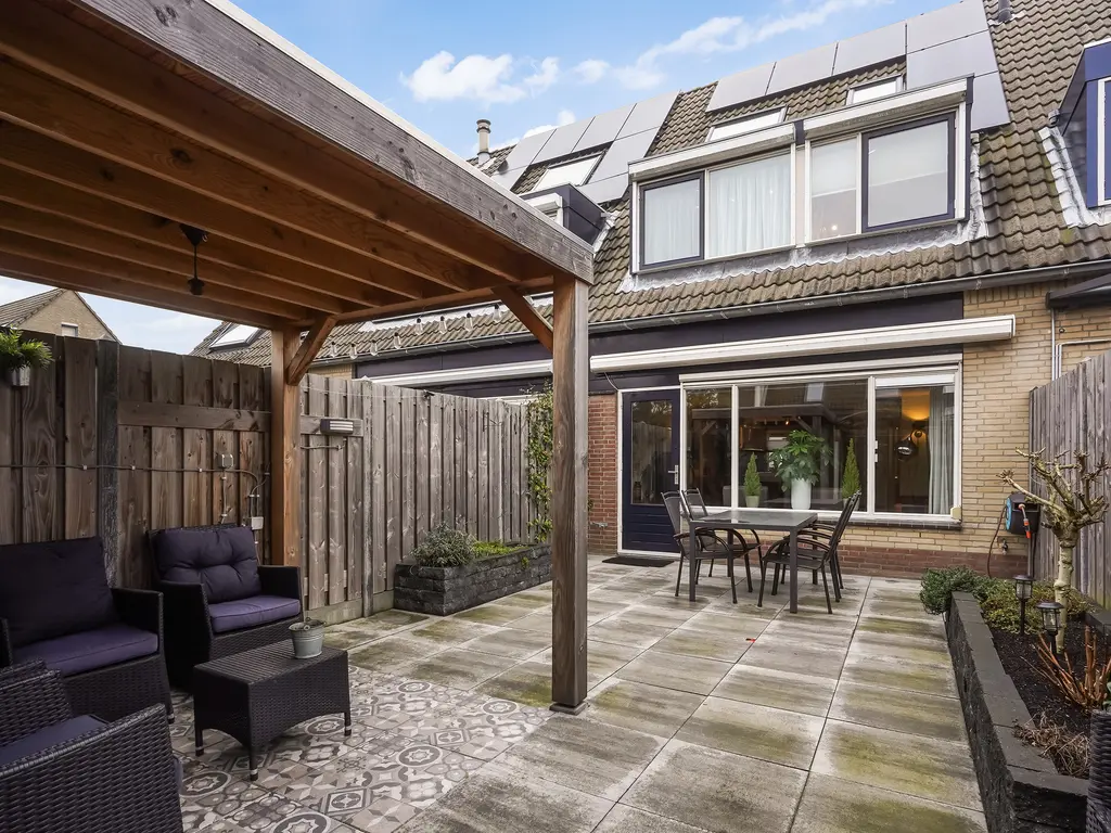 Lisdodde 13, MAASLAND