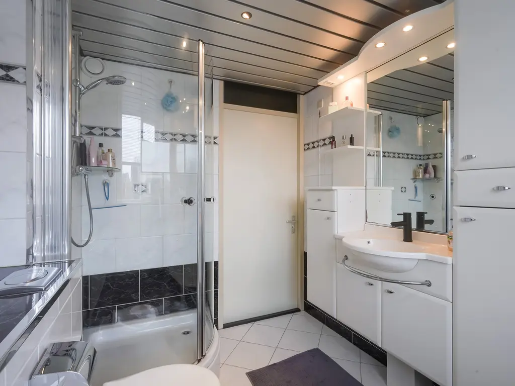 Lisdodde 13, MAASLAND