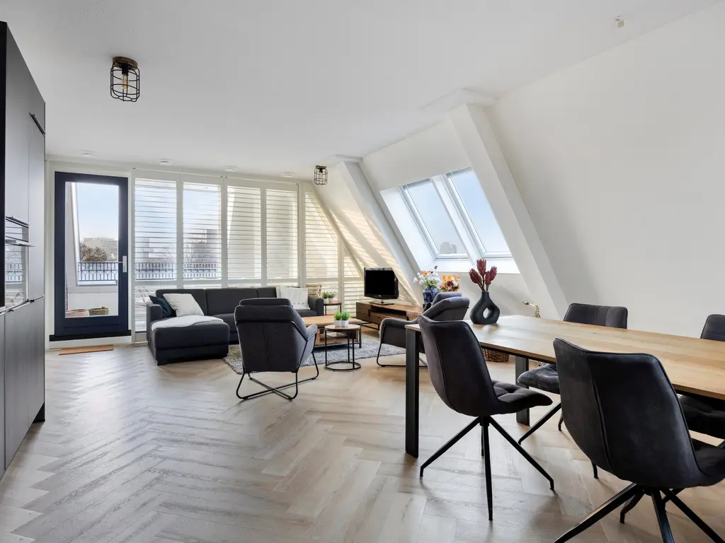 Eendragtplaats 12, Leiden