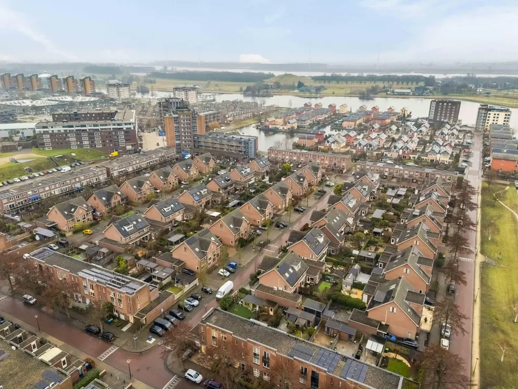 Roentgenhaven 6, BARENDRECHT