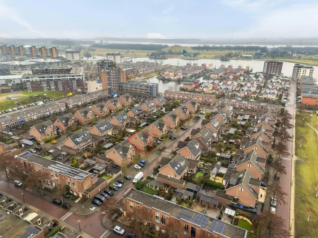 Roentgenhaven 6, BARENDRECHT