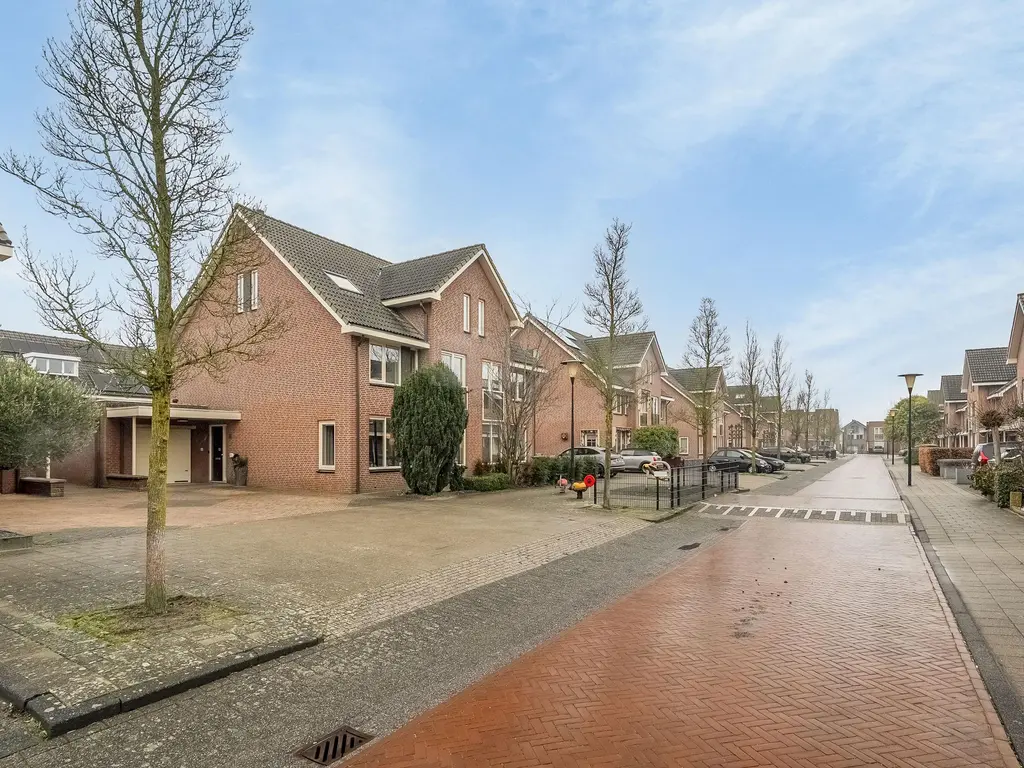 Roentgenhaven 6, BARENDRECHT