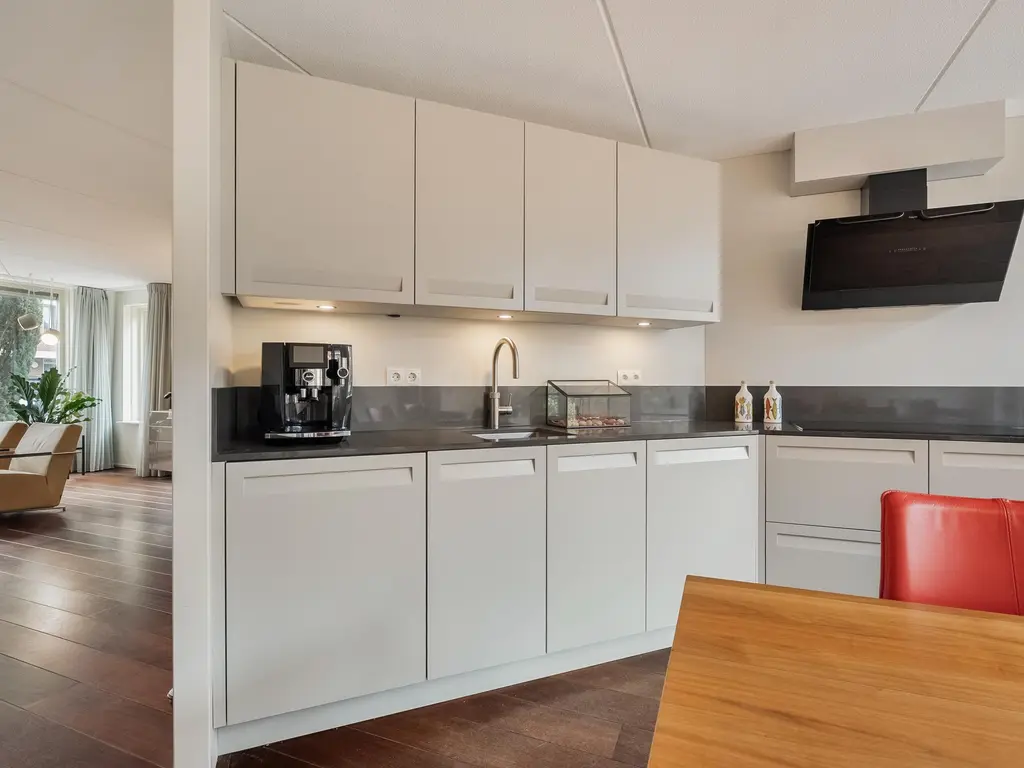 Roentgenhaven 6, BARENDRECHT