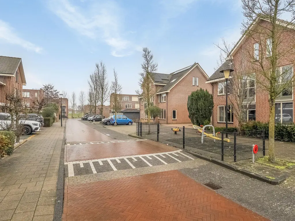 Roentgenhaven 6, BARENDRECHT