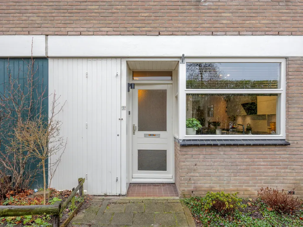 Scharlakenbes 9, Leiden