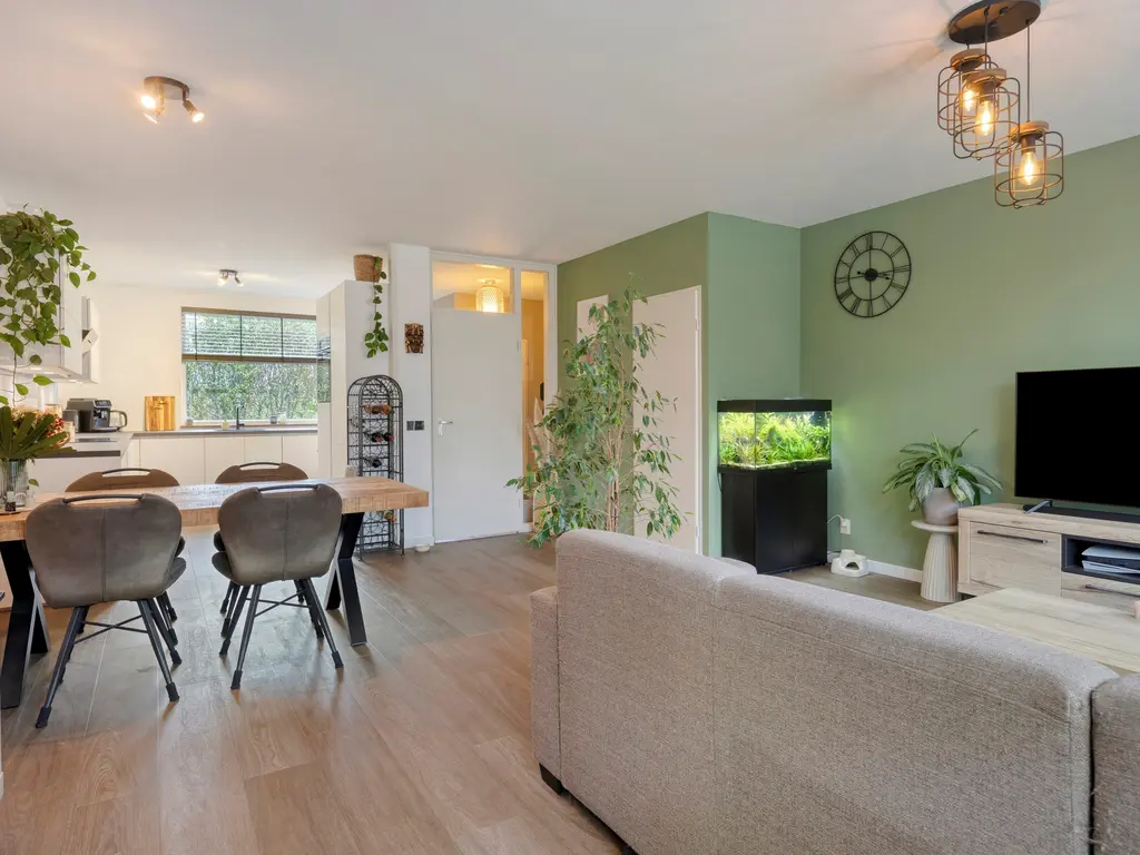 Scharlakenbes 9, Leiden