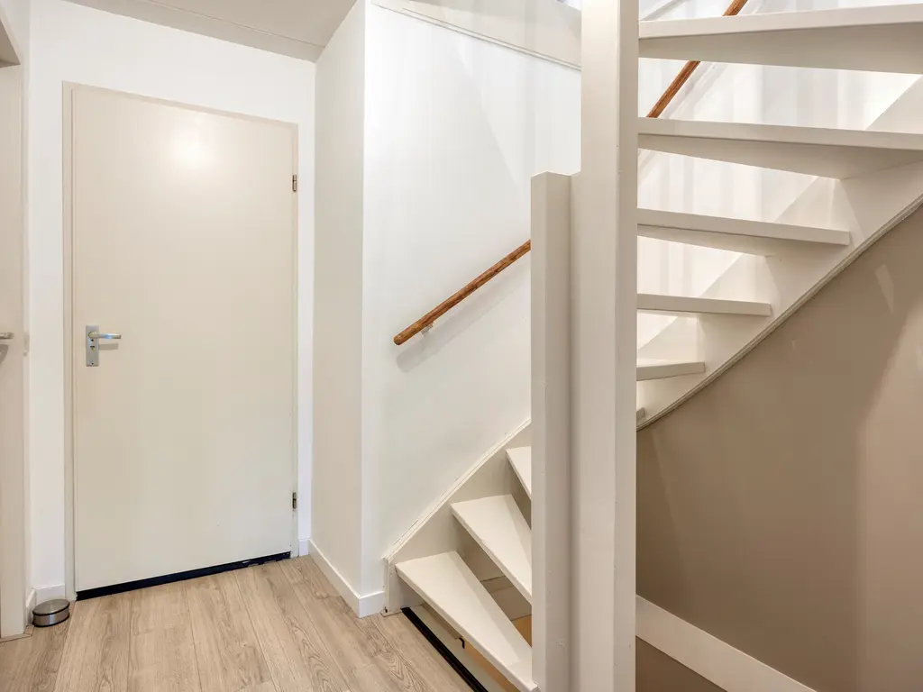 Scharlakenbes 9, Leiden