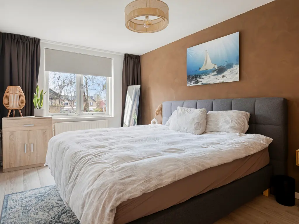 Scharlakenbes 9, Leiden