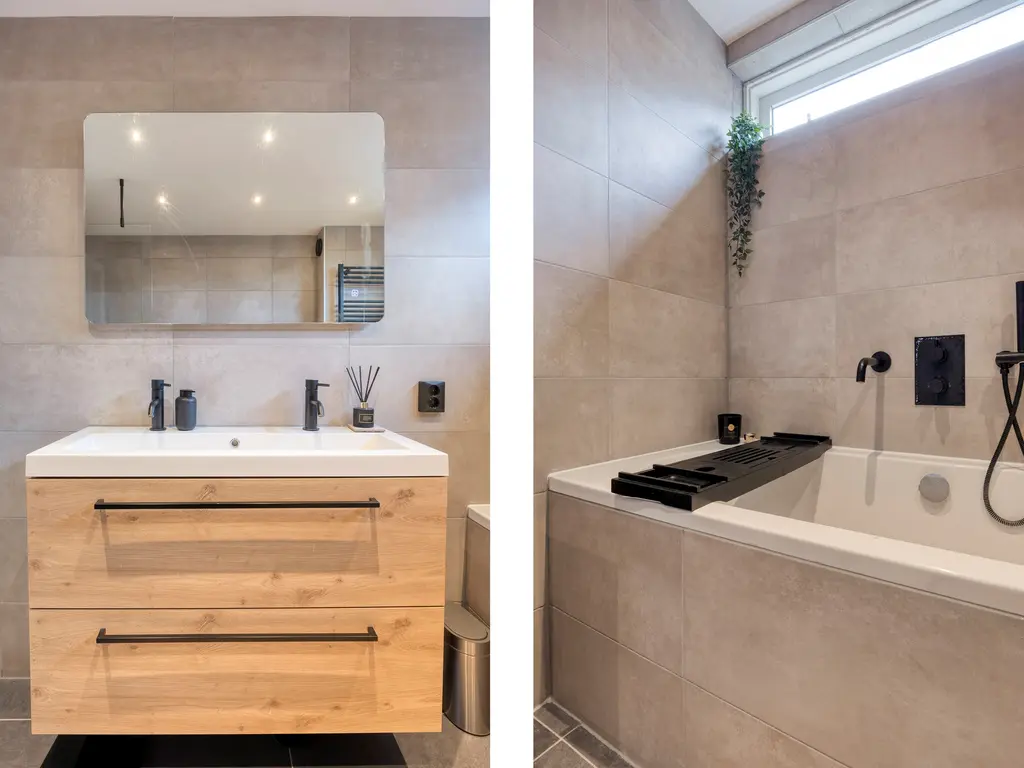 Scharlakenbes 9, Leiden