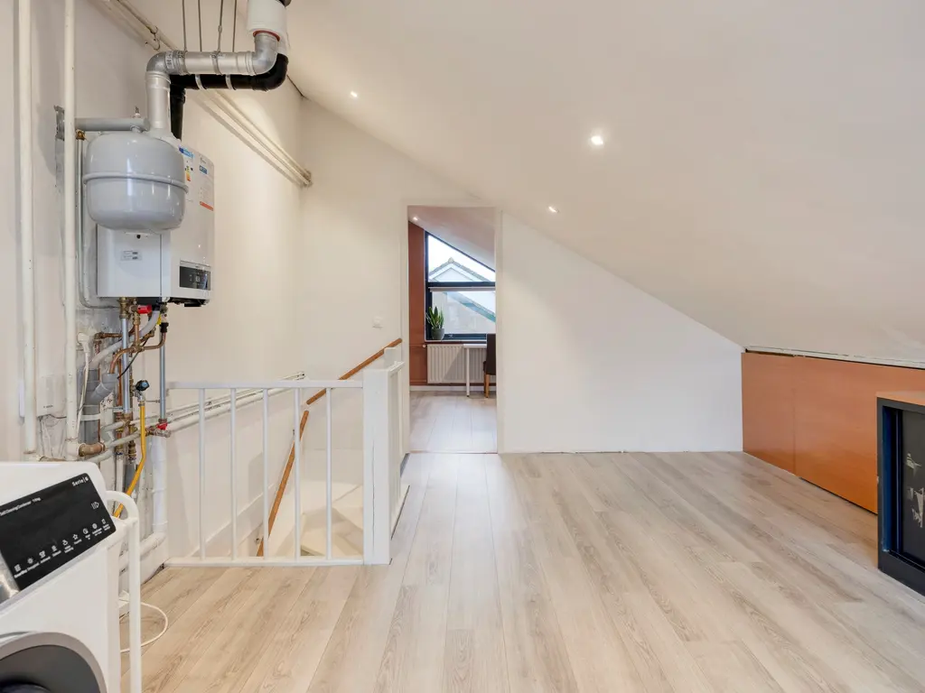 Scharlakenbes 9, Leiden