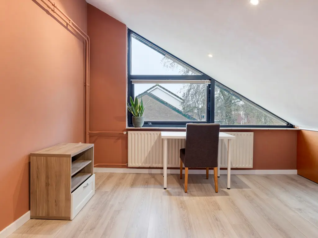 Scharlakenbes 9, Leiden