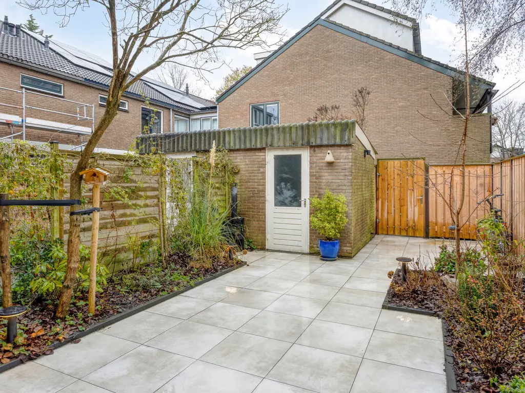 Scharlakenbes 9, Leiden