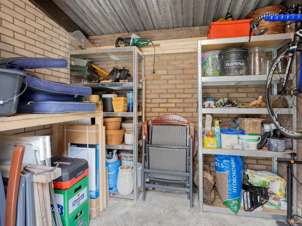 Scharlakenbes 9, Leiden