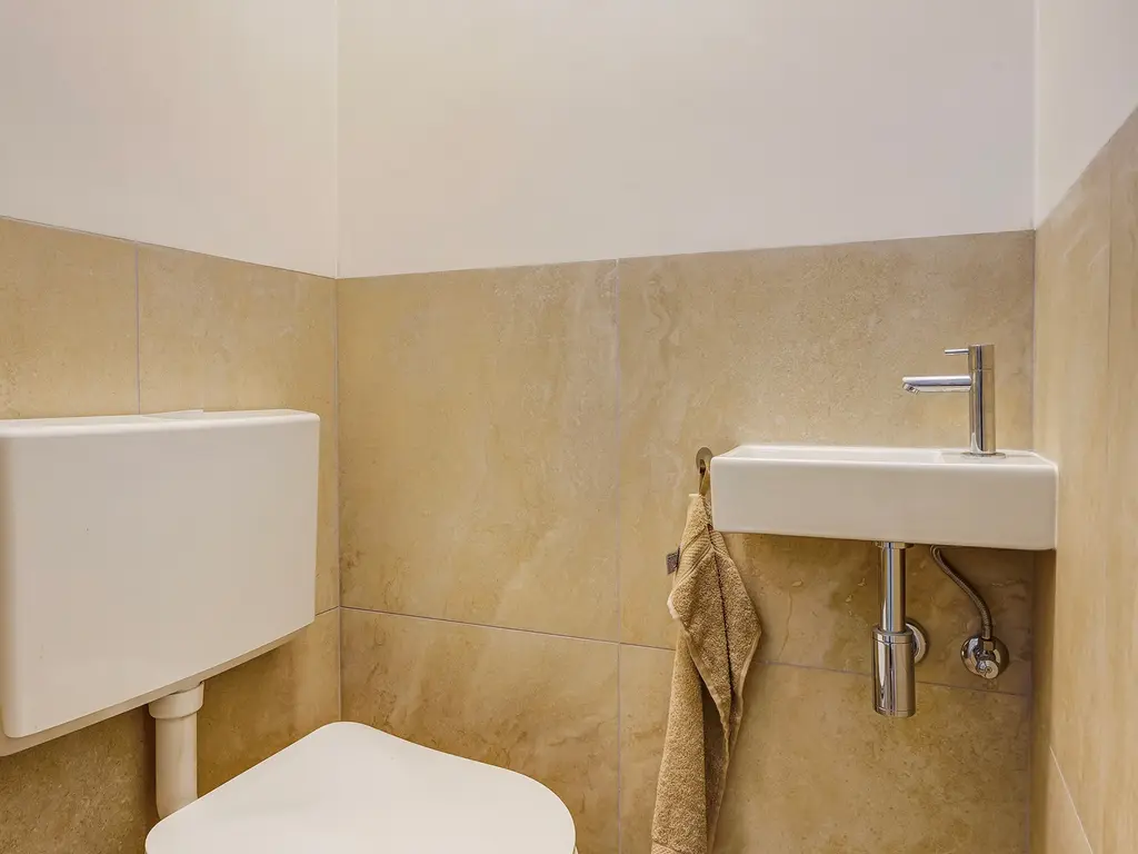 Gevers Deynootweg 1272C, Den Haag