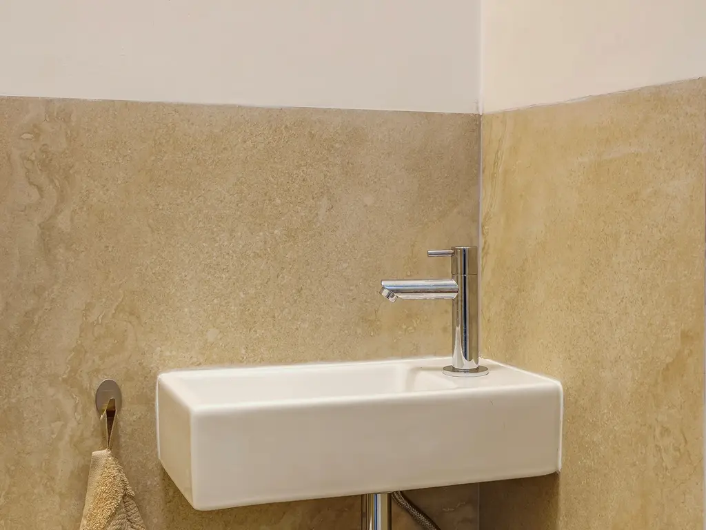 Gevers Deynootweg 1272C, Den Haag