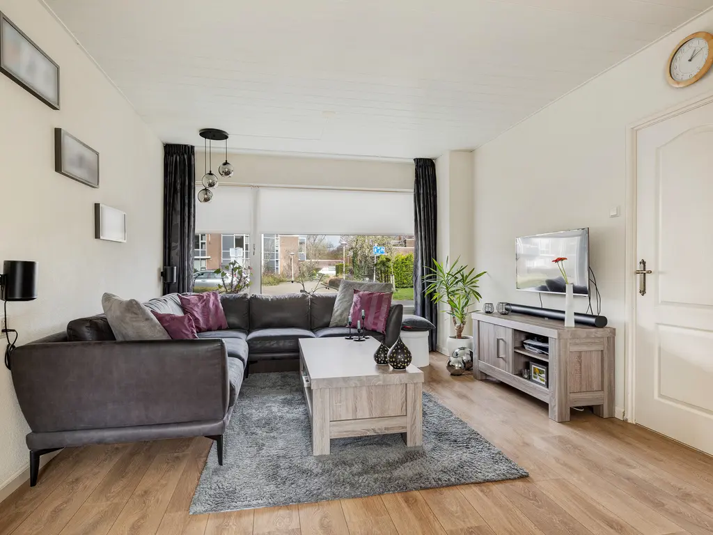 Zwaluwenlaan 52, RHOON