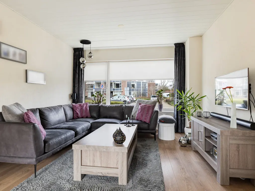 Zwaluwenlaan 52, RHOON