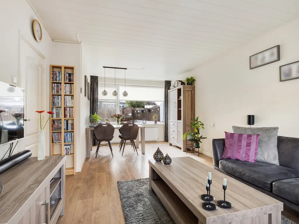 Zwaluwenlaan 52, RHOON