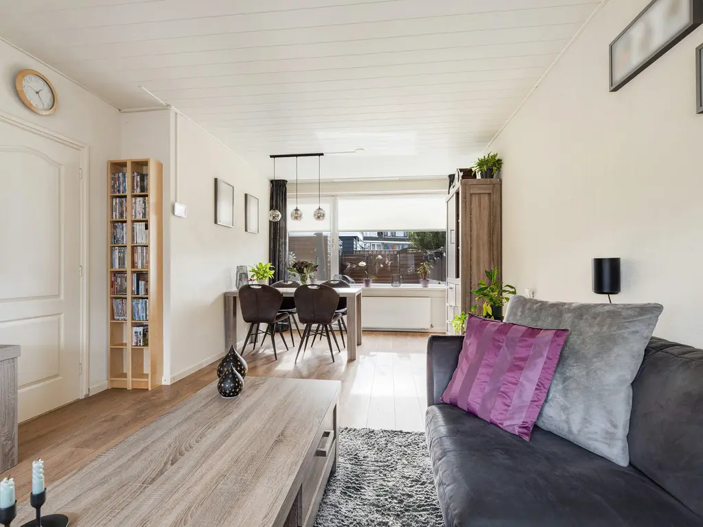 Zwaluwenlaan 52, RHOON