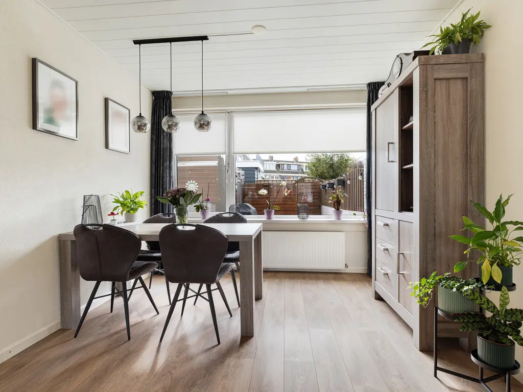 Zwaluwenlaan 52, RHOON