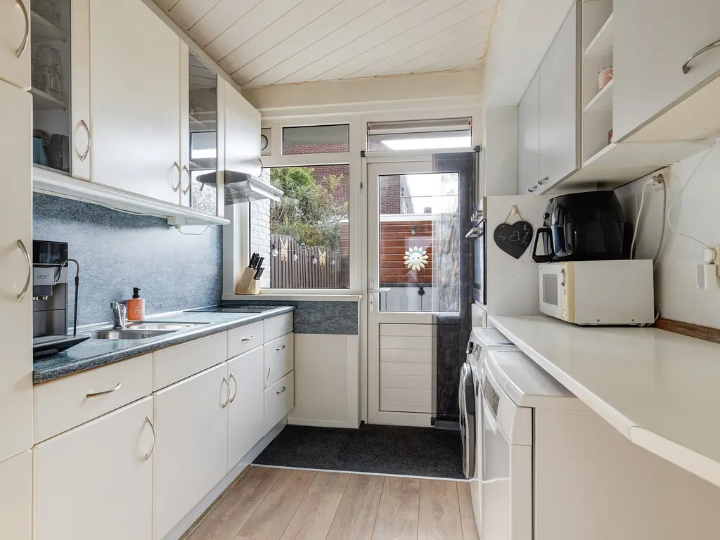 Zwaluwenlaan 52, RHOON