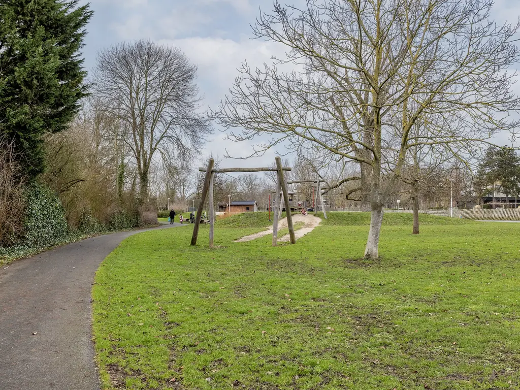 Zwaluwenlaan 52, RHOON