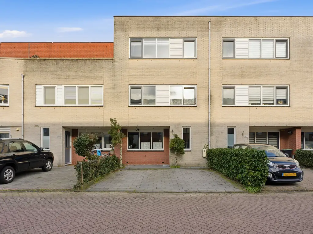 Wolga 131, NIEUWERKERK AAN DEN IJSSEL