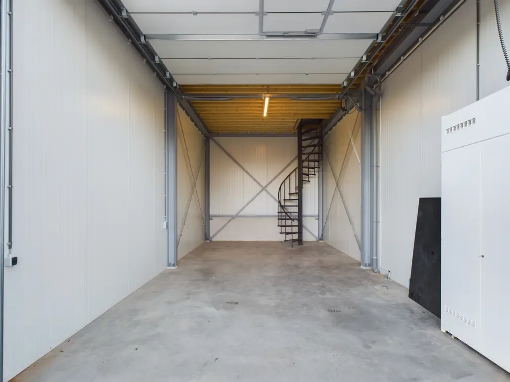 Volta 8 35, Middelharnis