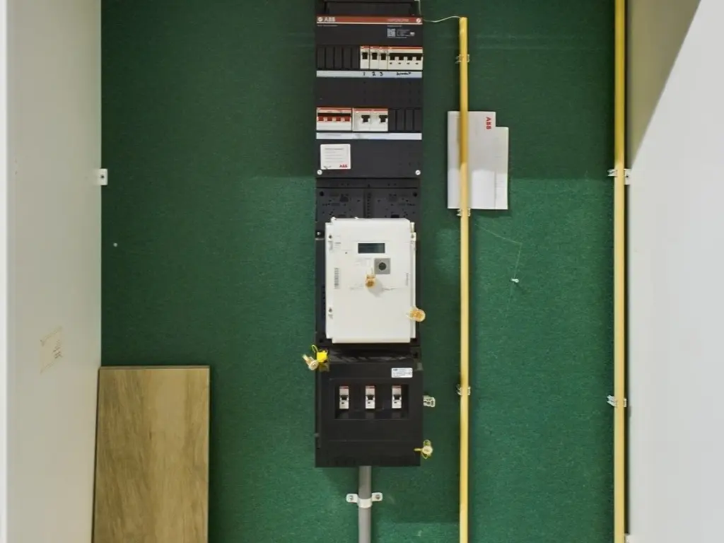 Volta 8 35, Middelharnis