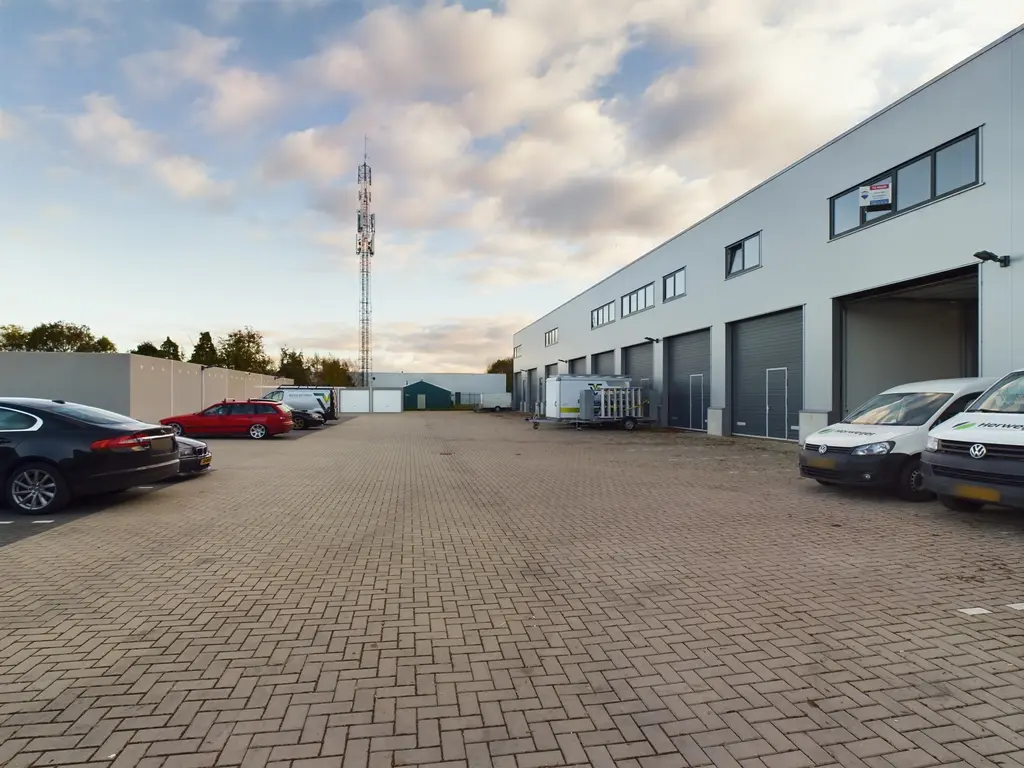 Volta 8 35, Middelharnis