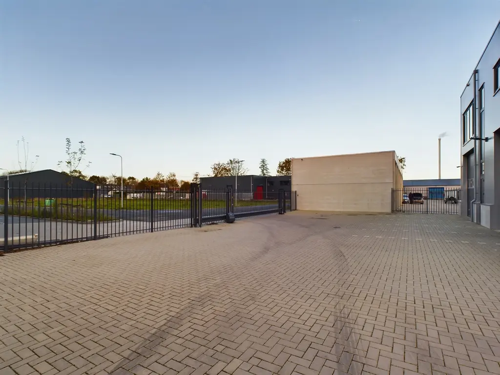 Volta 8 35, Middelharnis