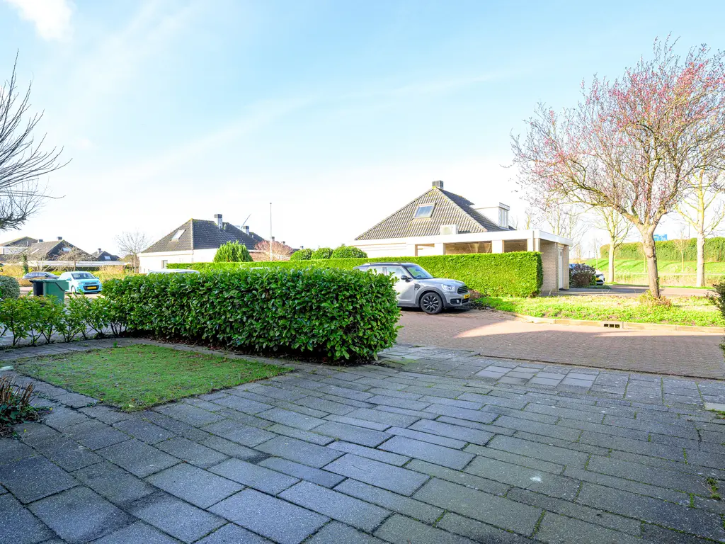 Zwarte Dolfijn 27, HEERHUGOWAARD