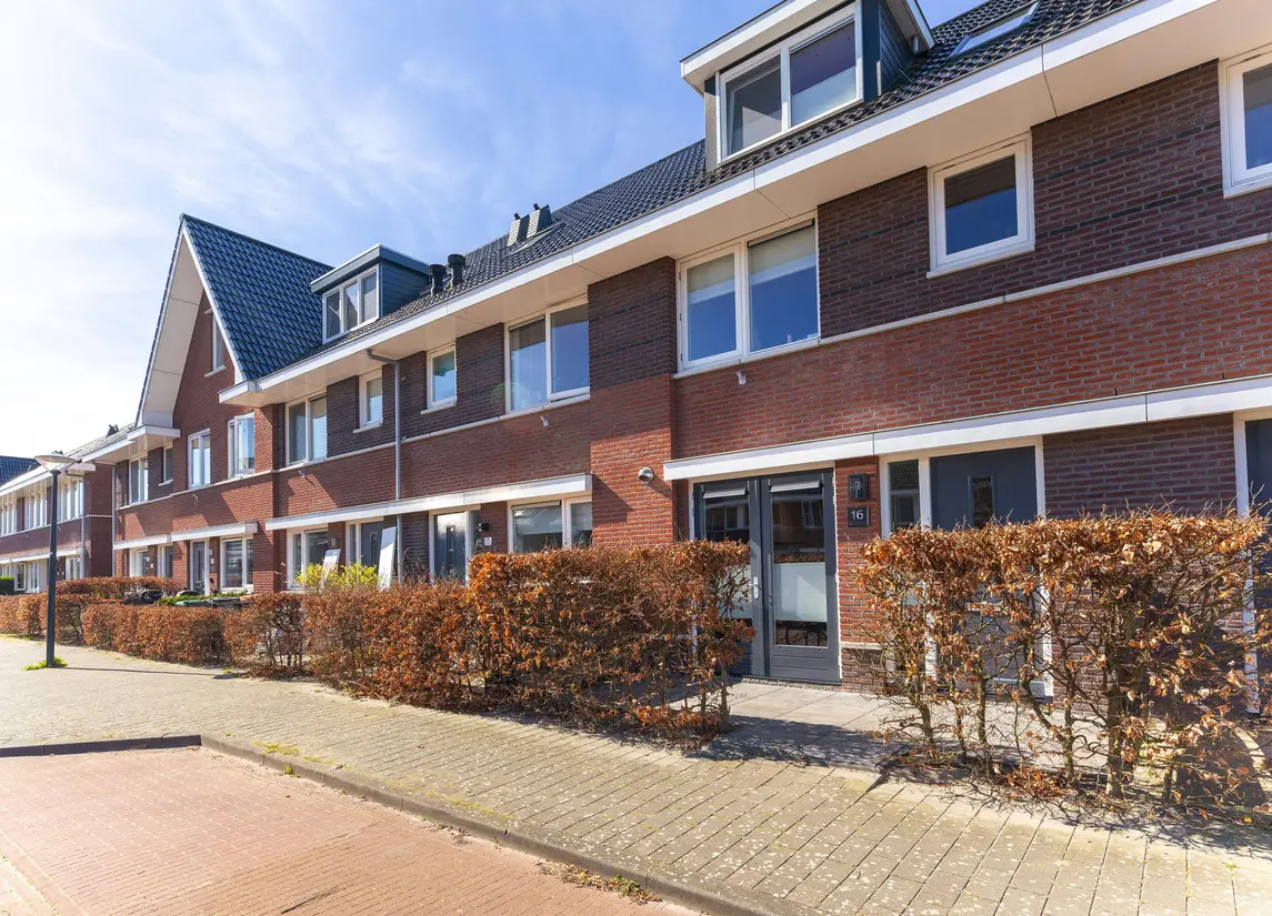 Albert van Damstraat 16