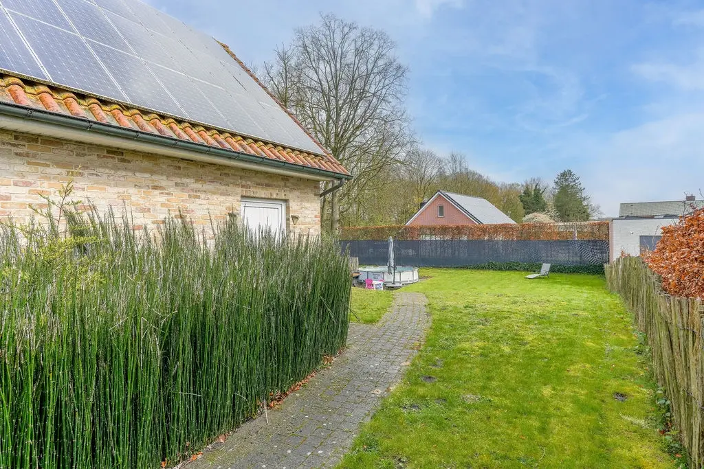 Steenweg op Ravels 305  