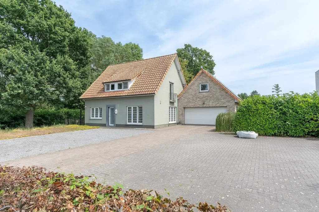 Steenweg op Ravels 305  
