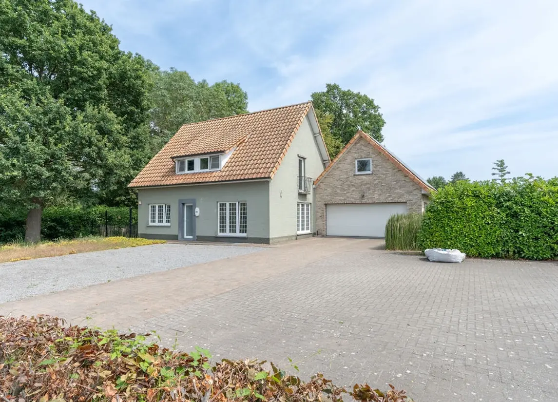 Steenweg op Ravels 305