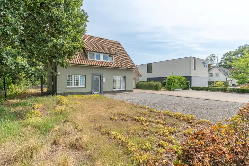 Steenweg op Ravels 305  