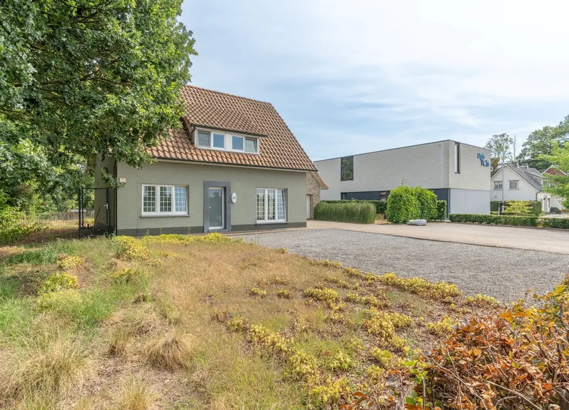 Steenweg op Ravels 305