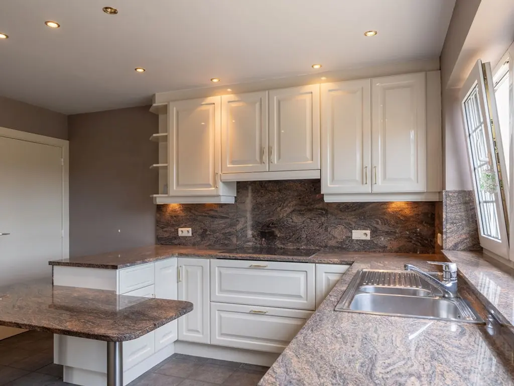 Steenweg op Ravels 305  , Oud-Turnhout