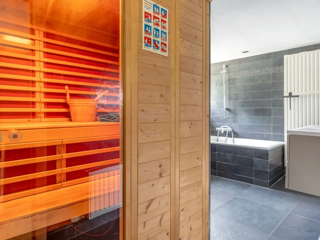 Steenweg op Ravels 305  , Oud-Turnhout