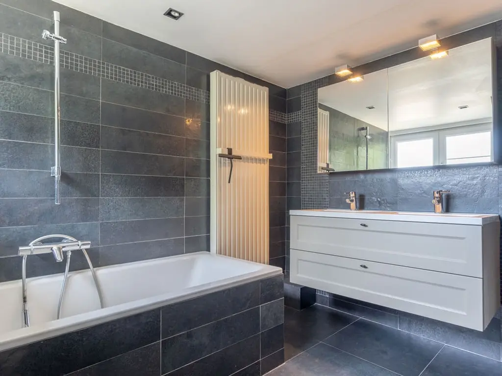 Steenweg op Ravels 305  , Oud-Turnhout