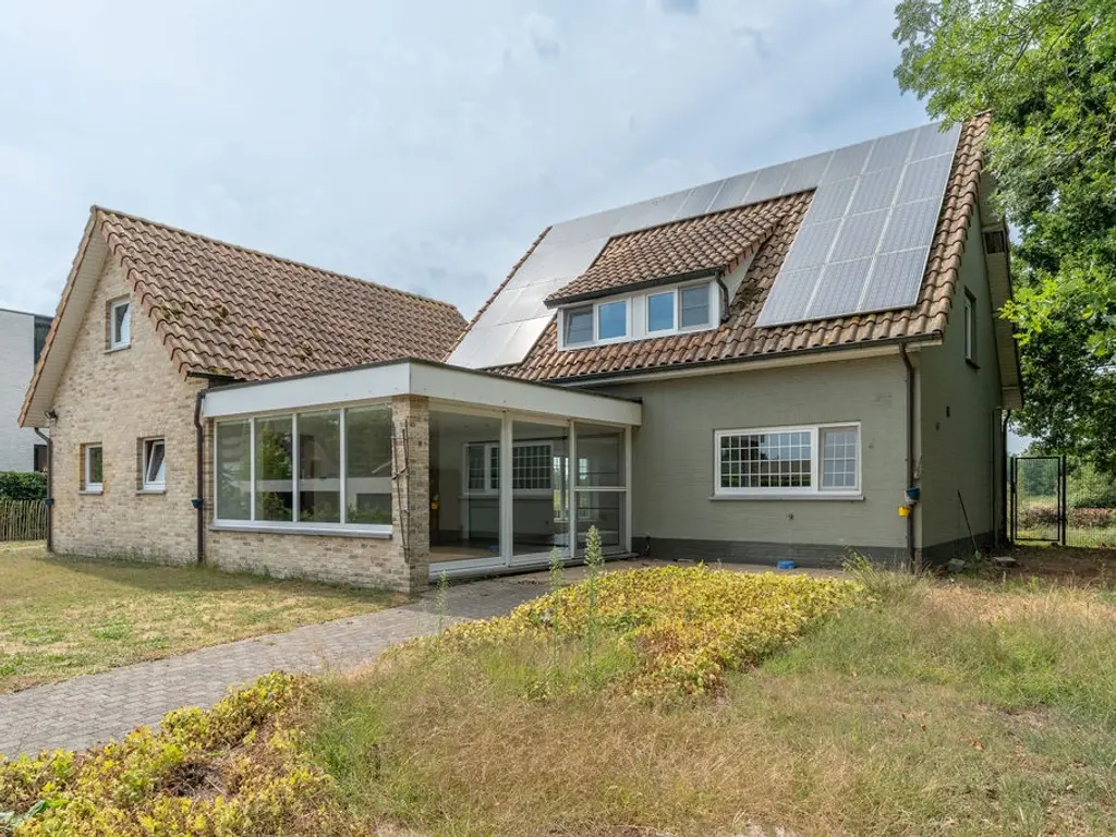 Steenweg op Ravels 305  , Oud-Turnhout